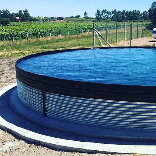 Tanque de agua de chapa con geomembrana